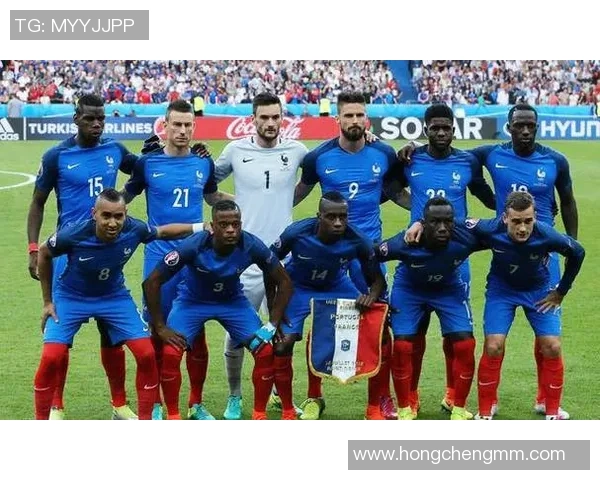 重庆网球队在杯赛中的灵活战术与团队配合展现出色表现分析